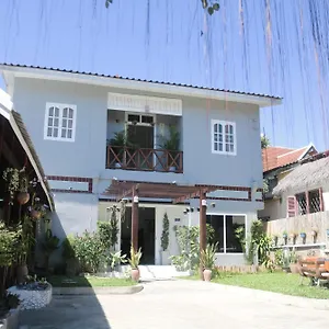 Hotel Moon's House ***